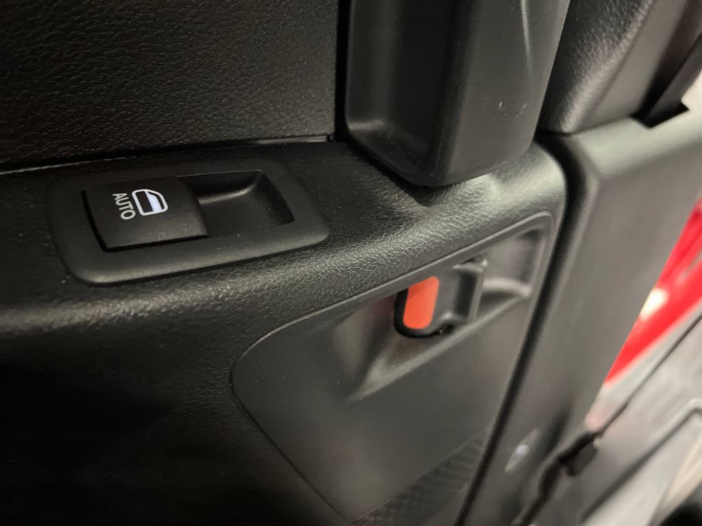 Used 2025 Chrysler Pacifica Select FWD image 25
