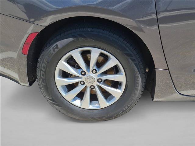 Used 2018 Chrysler Pacifica Touring Plus FWD image 9