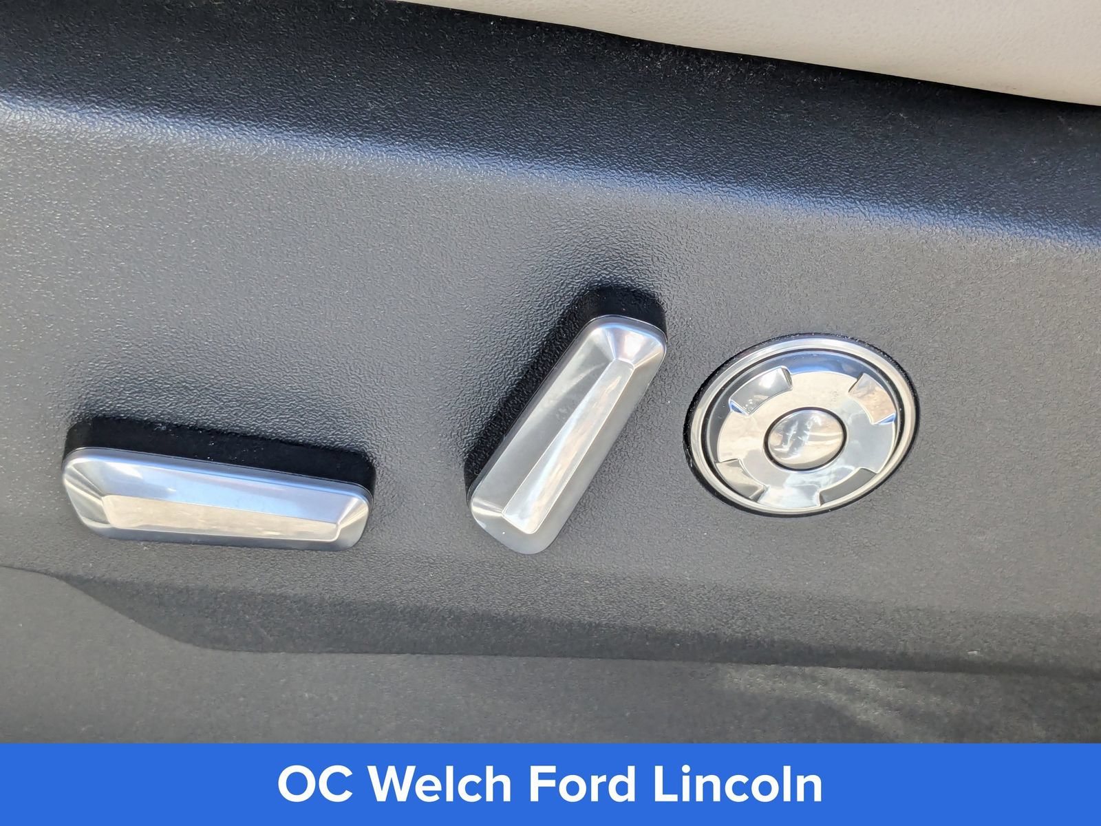 Certified 2025 Lincoln Navigator Reserve AWD/4WD image 23