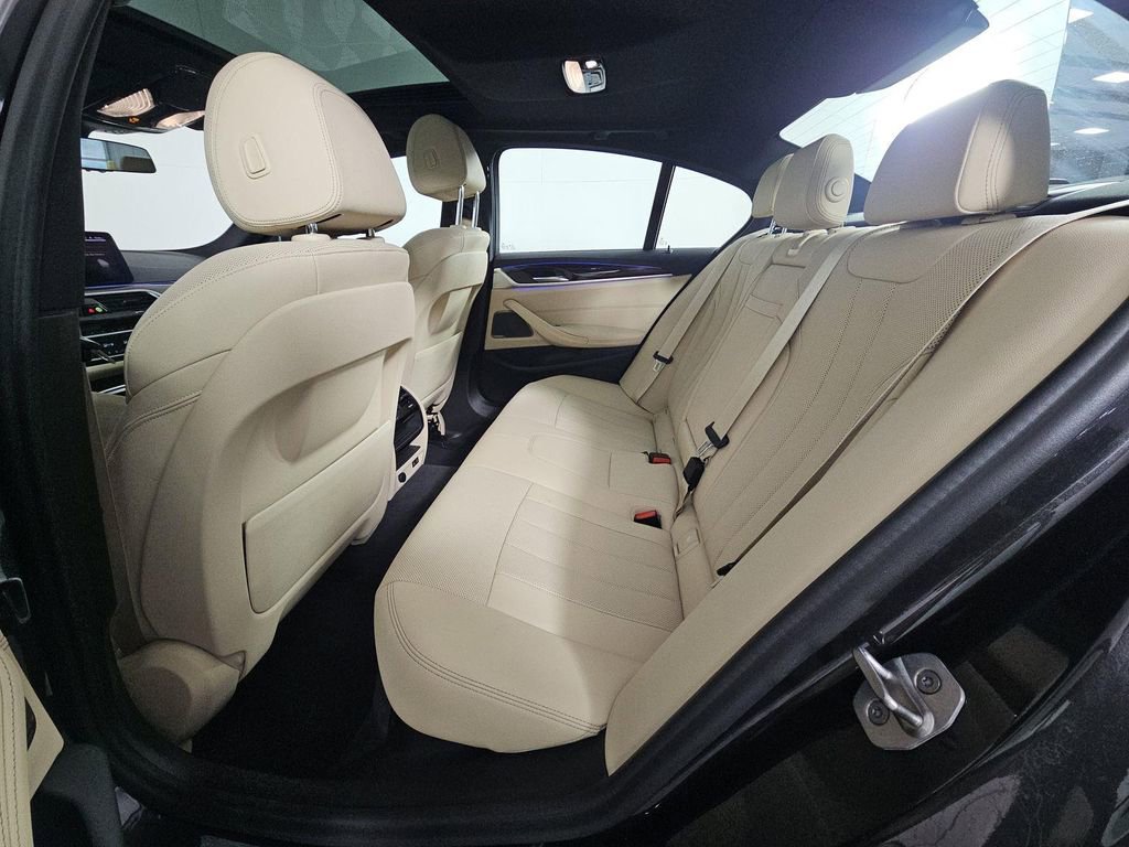 Used 2022 BMW 530i xDrive w/ Premium Package image 13
