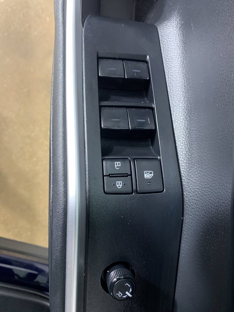 Used 2023 Toyota Highlander XLE AWD/4WD image 18