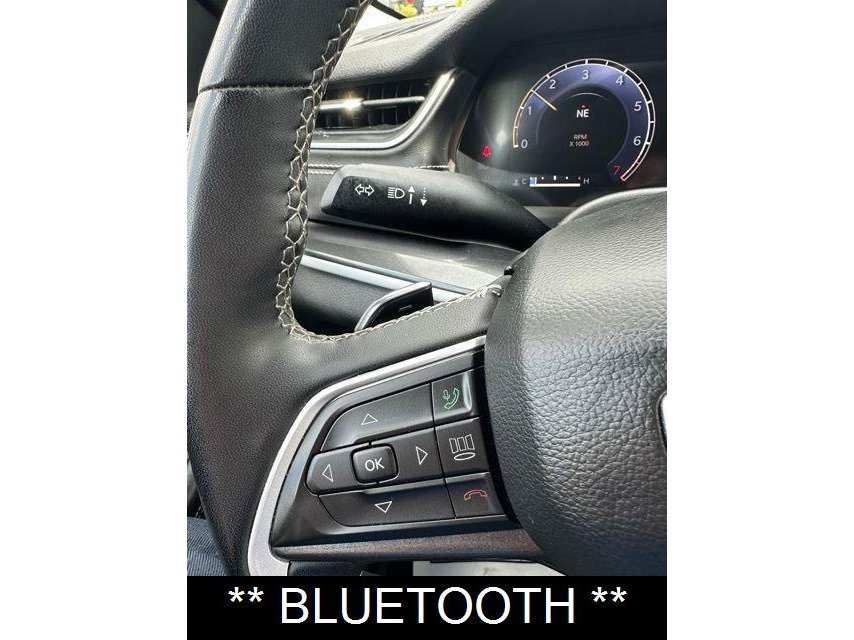 Used 2023 Jeep Grand Cherokee Laredo AWD/4WD image 6