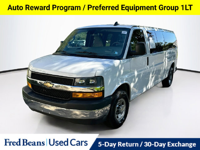 Used 2025 Chevrolet Express 3500 LT w/ LT Preferred Equipment Group RWD image 4