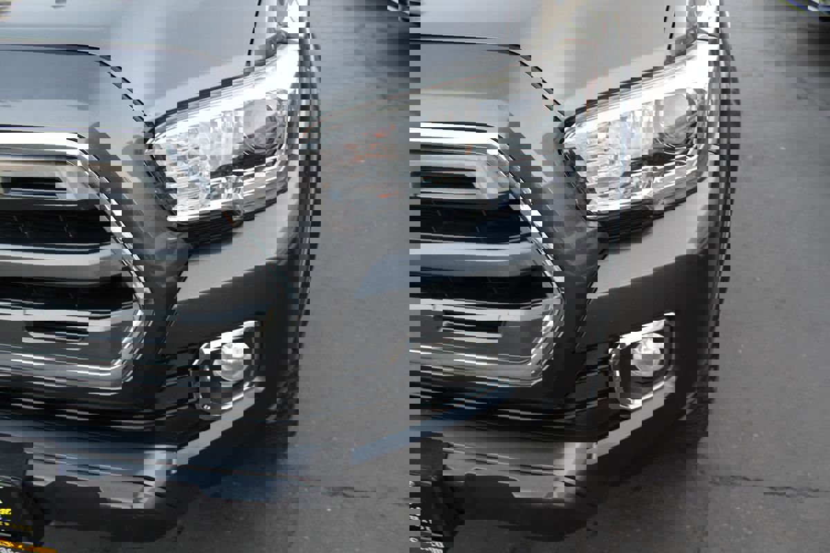 Used 2017 Toyota Tacoma Limited image 10