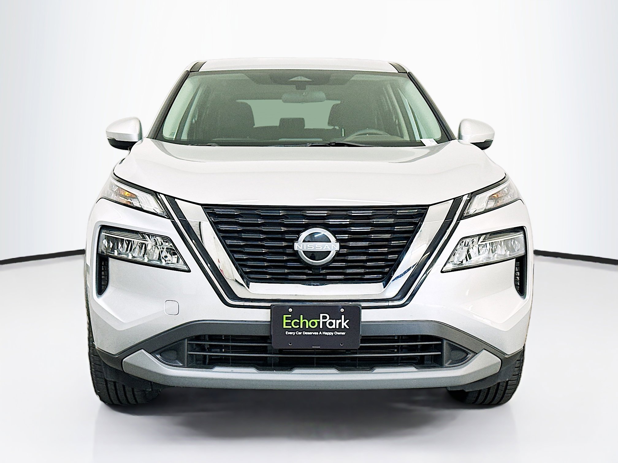 Used 2023 Nissan Rogue SV image 2