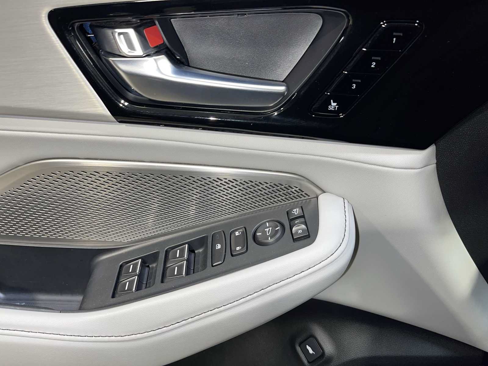 Certified 2024 Acura MDX SH-AWD w/ Technology Package image 23