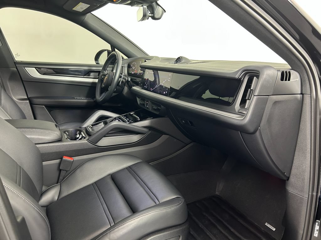 Used 2024 Porsche Cayenne Coupe AWD/4WD image 22
