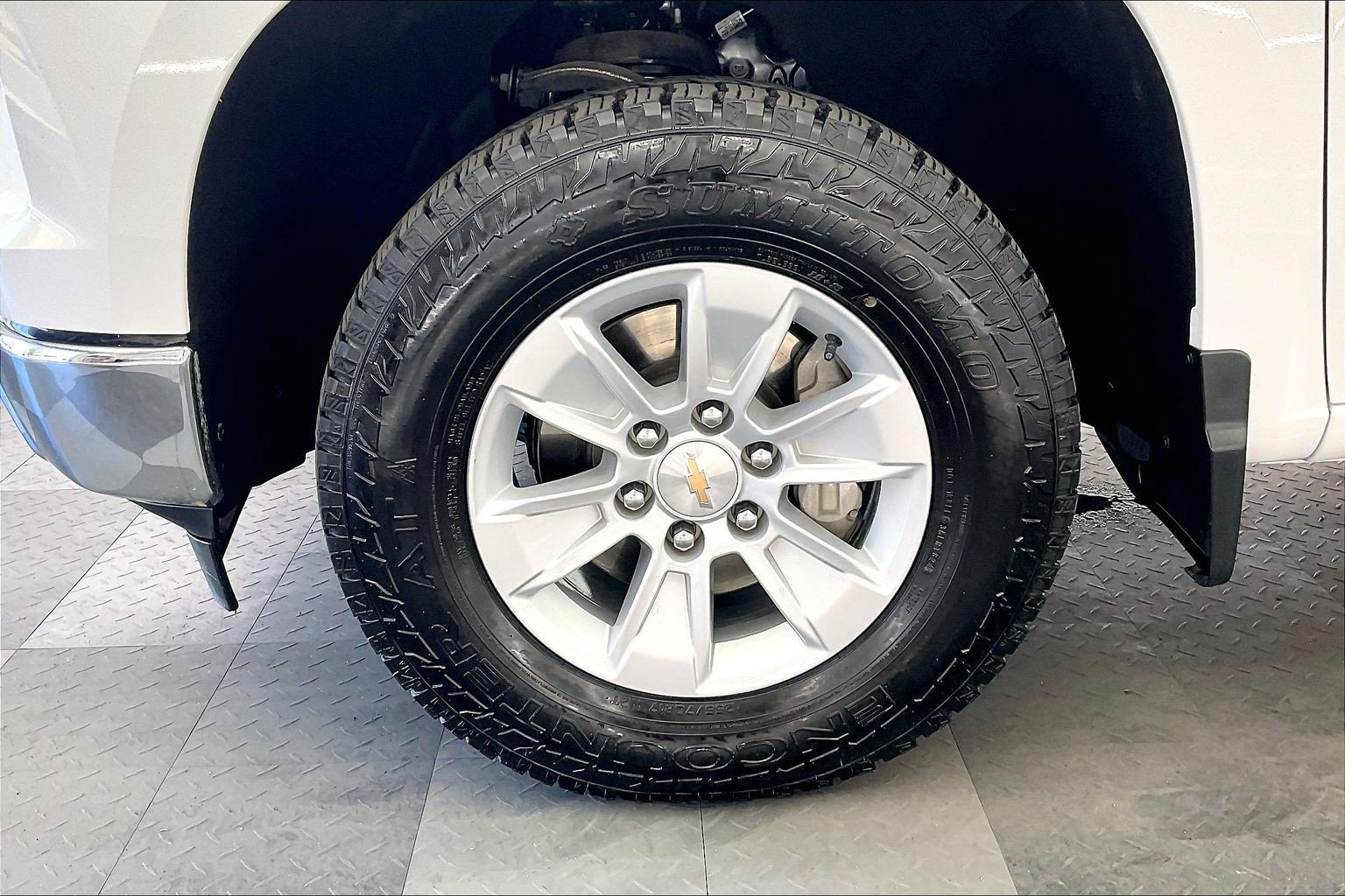 Used 2025 Chevrolet Silverado 1500 LT AWD/4WD image 8