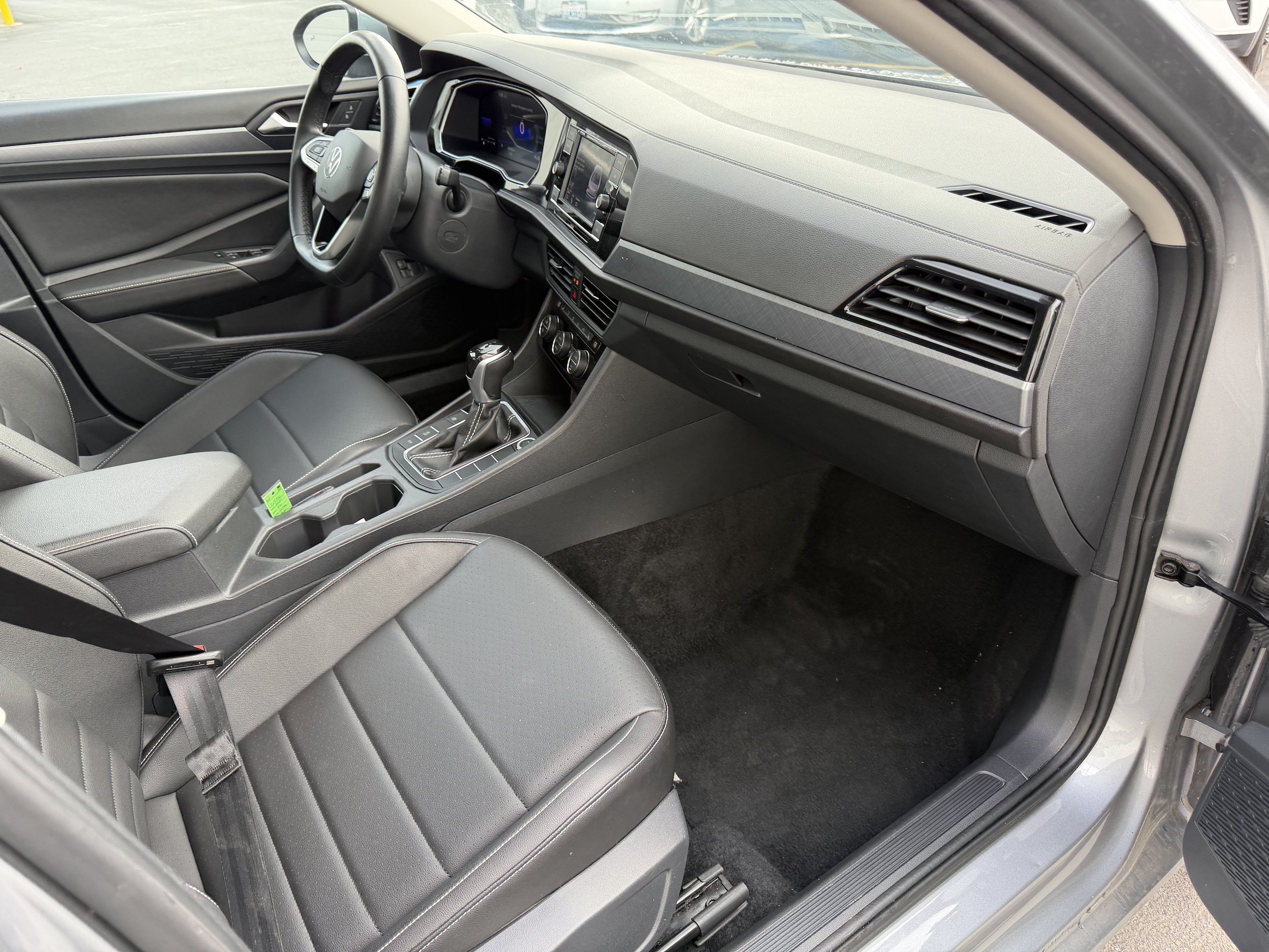 Used 2024 Volkswagen Jetta SE FWD image 33
