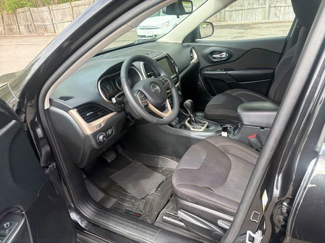Used 2015 Jeep Cherokee Latitude w/ Cold Weather Group FWD image 12