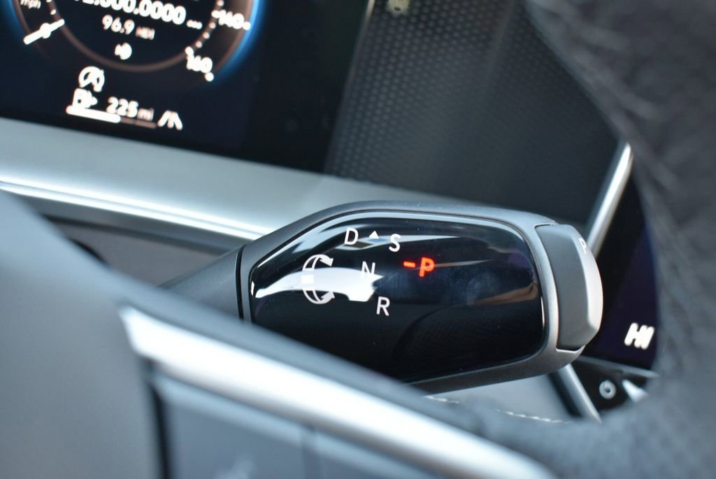 Used 2025 Volkswagen Tiguan SE R-Line image 21