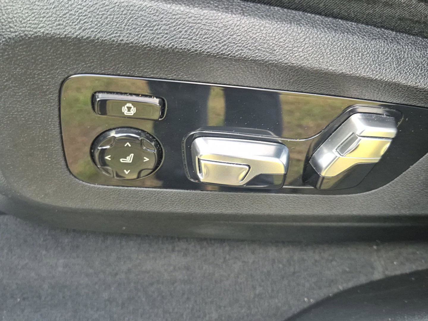 Used 2024 BMW X7 xDrive40i image 27