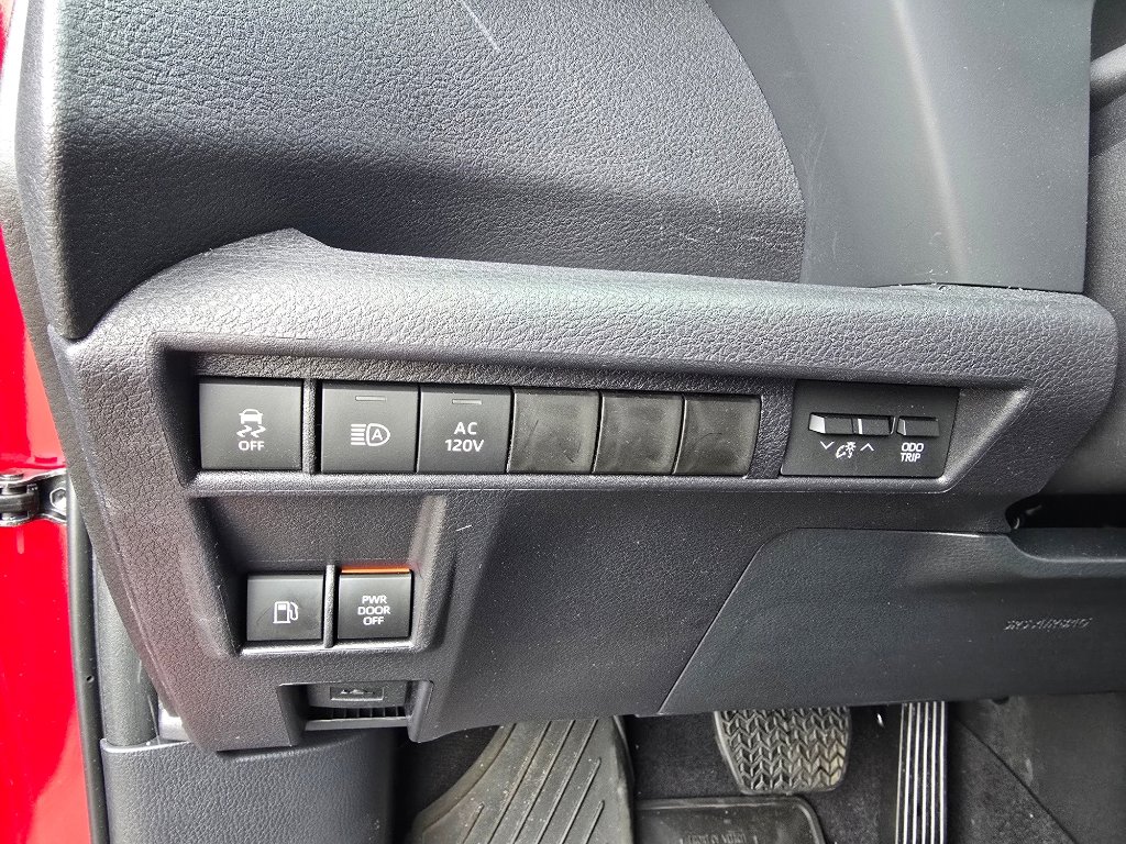 Used 2026 Toyota Sienna Limited image 18