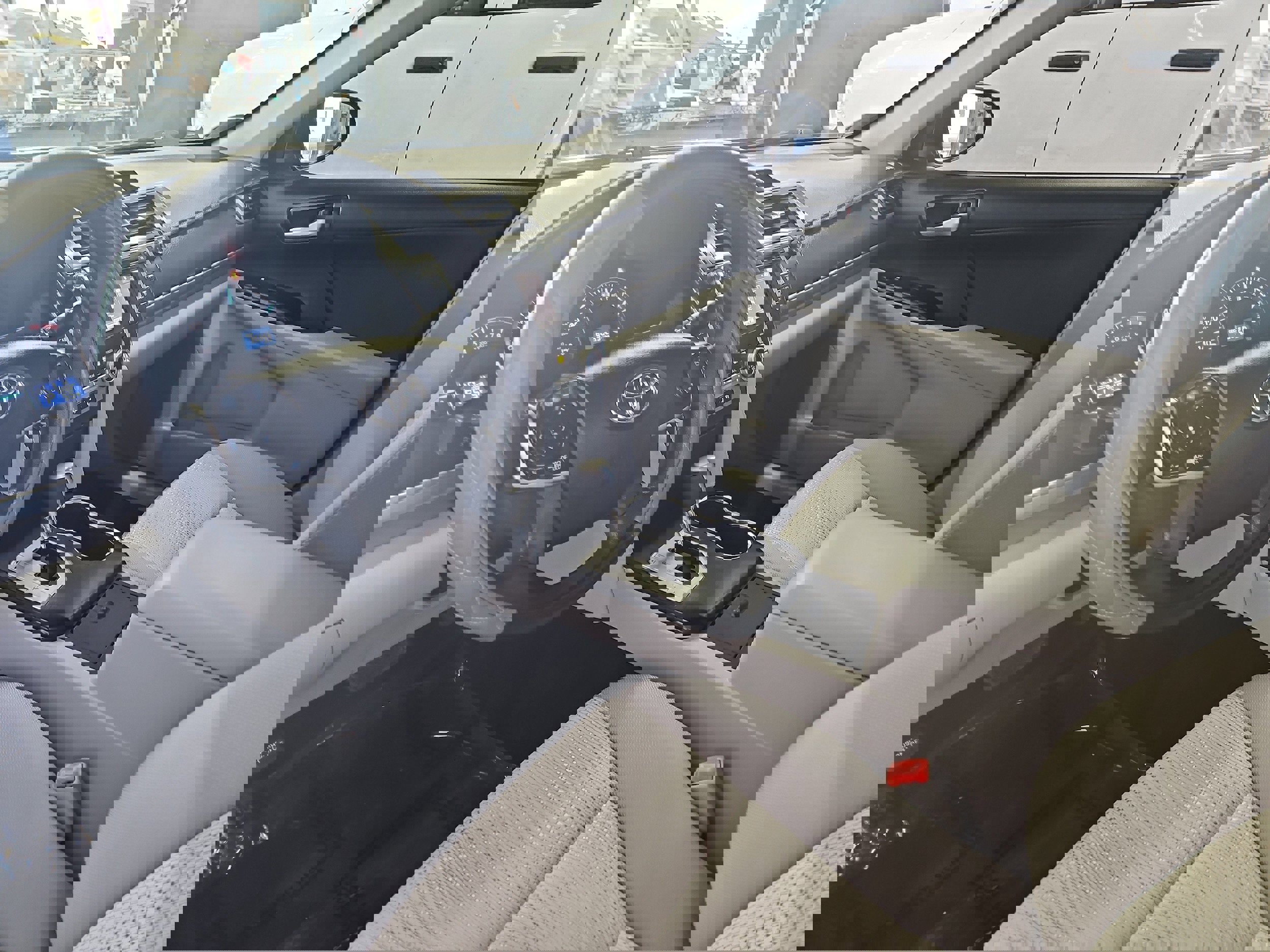 Used 2014 Toyota Camry LE image 10