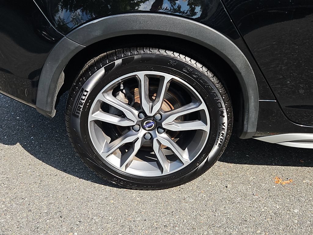 Used 2018 Volvo V60 T5 Cross Country w/ Convenience Package AWD/4WD image 9