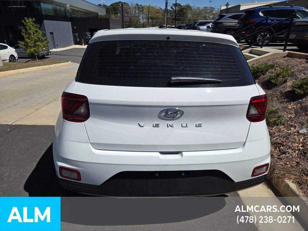 Used 2025 Hyundai Venue SE image 6
