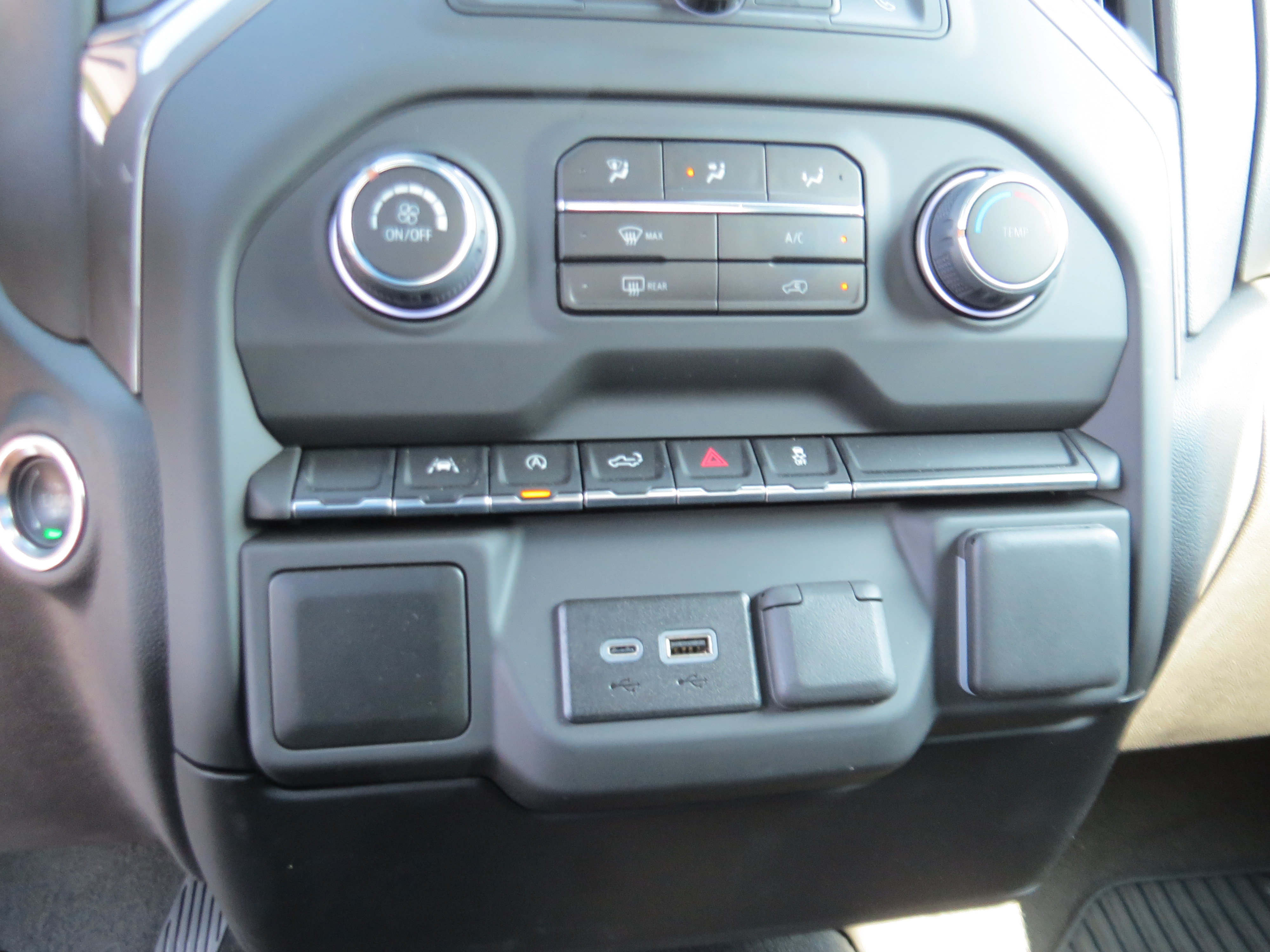 Used 2025 Chevrolet Silverado 1500 Custom w/ Turbomax Blackout Package AWD/4WD image 28