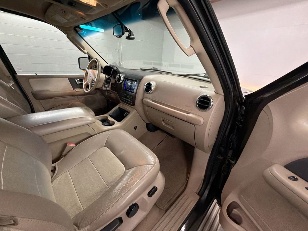 Used 2005 Ford Expedition Eddie Bauer image 25