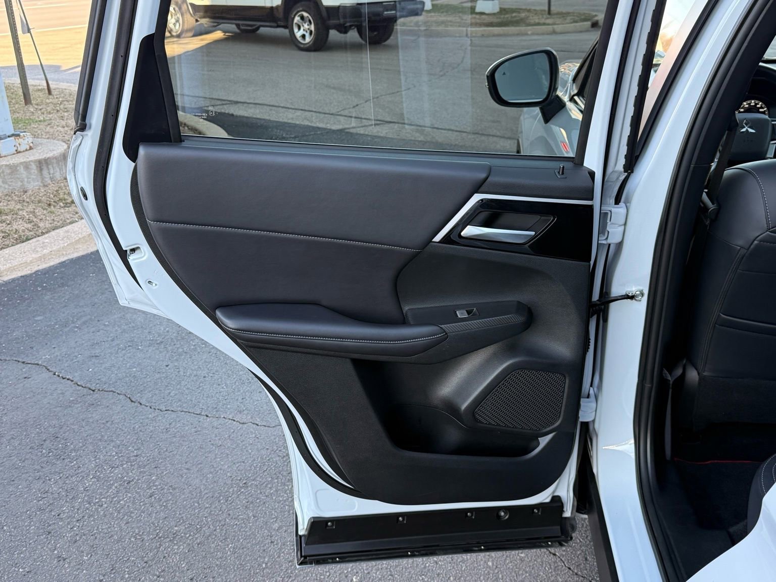 Used 2024 Mitsubishi Outlander SEL image 35