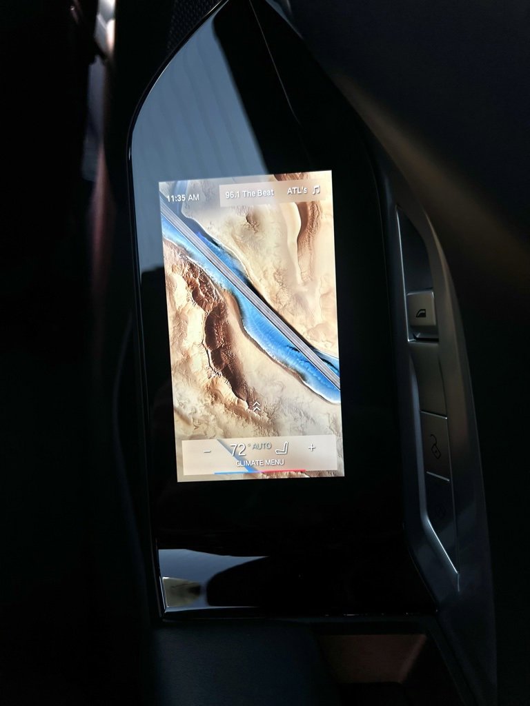 Used 2023 BMW i7 xDrive60 image 22