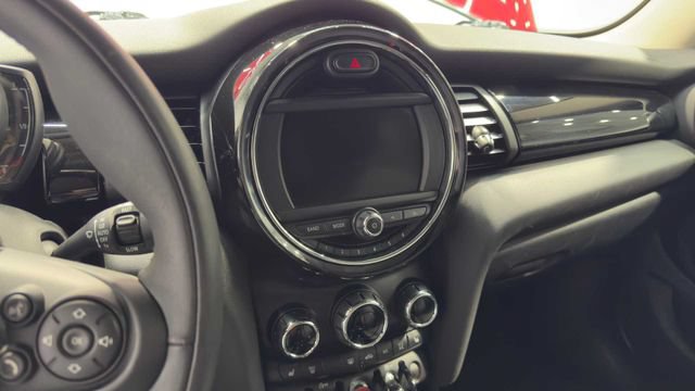 Used 2019 MINI Cooper 4-Door Hardtop w/ Signature Upholstery Package FWD image 26