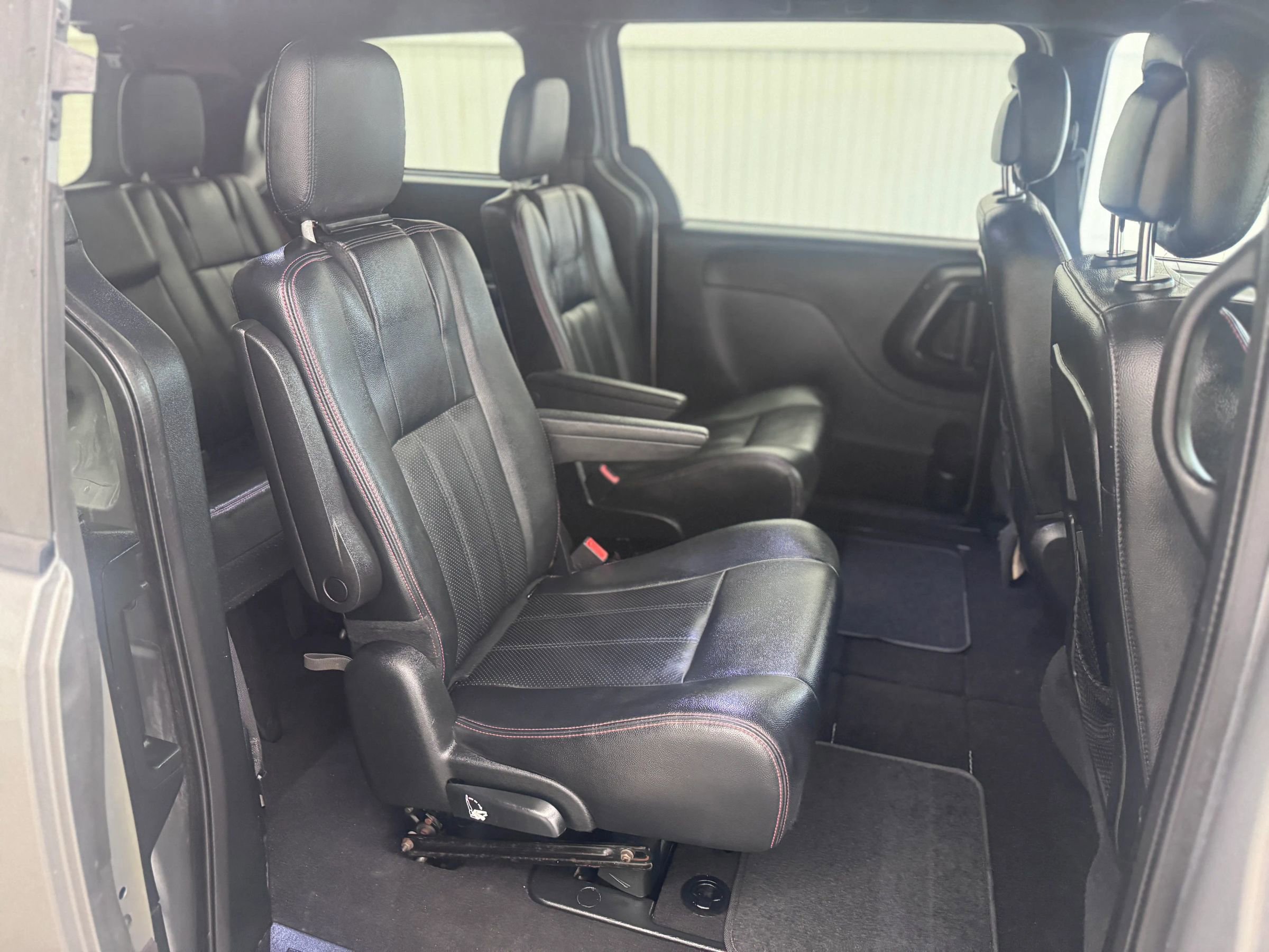 Used 2016 Dodge Grand Caravan R/T image 11