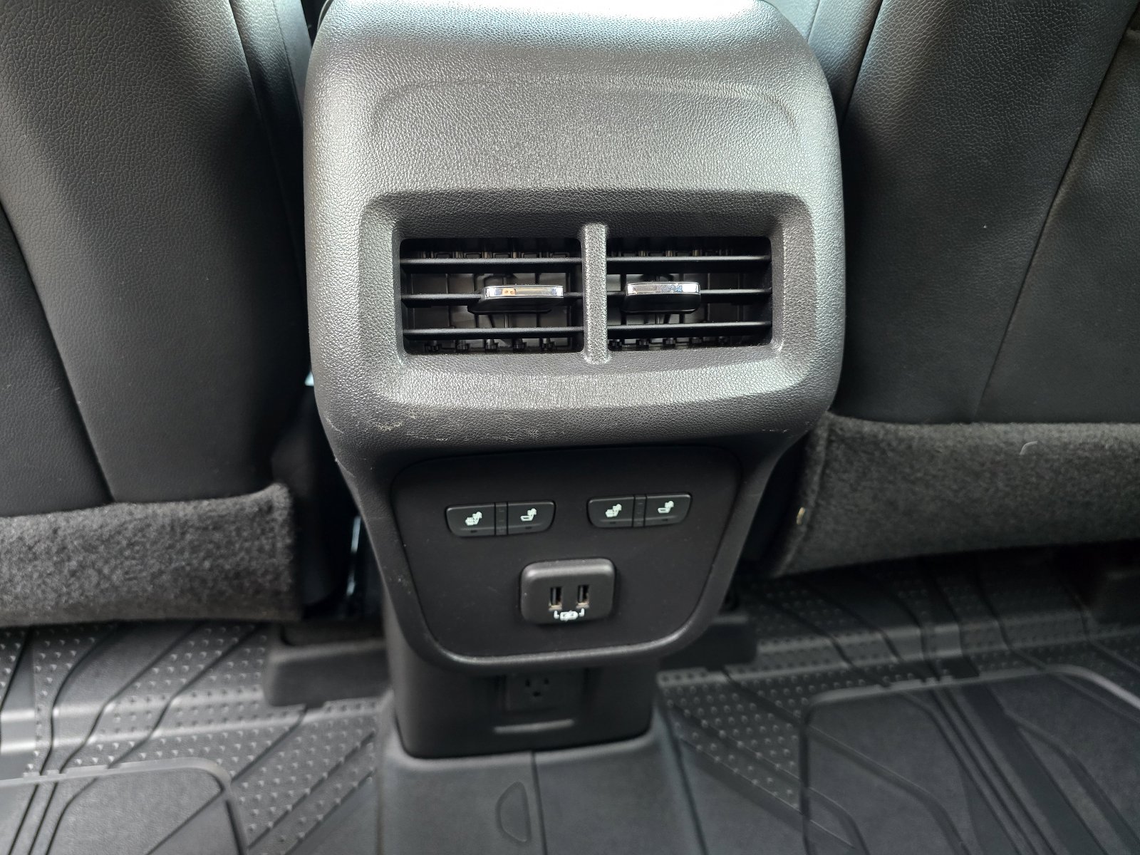 Used 2020 Chevrolet Equinox Premier image 24