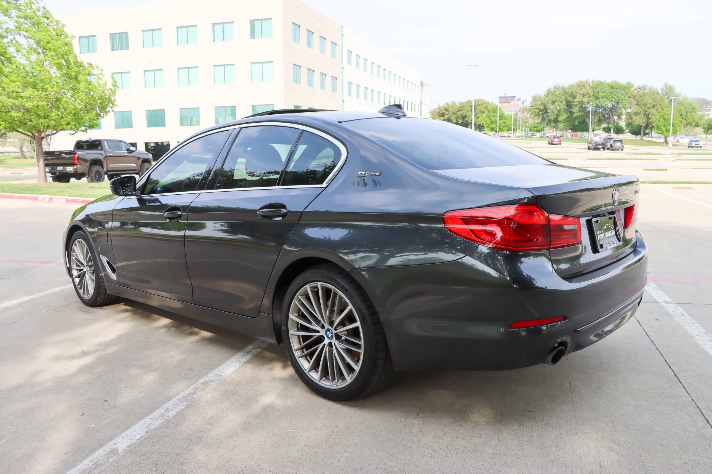 Used 2019 BMW 530e w/ Convenience Package image 5