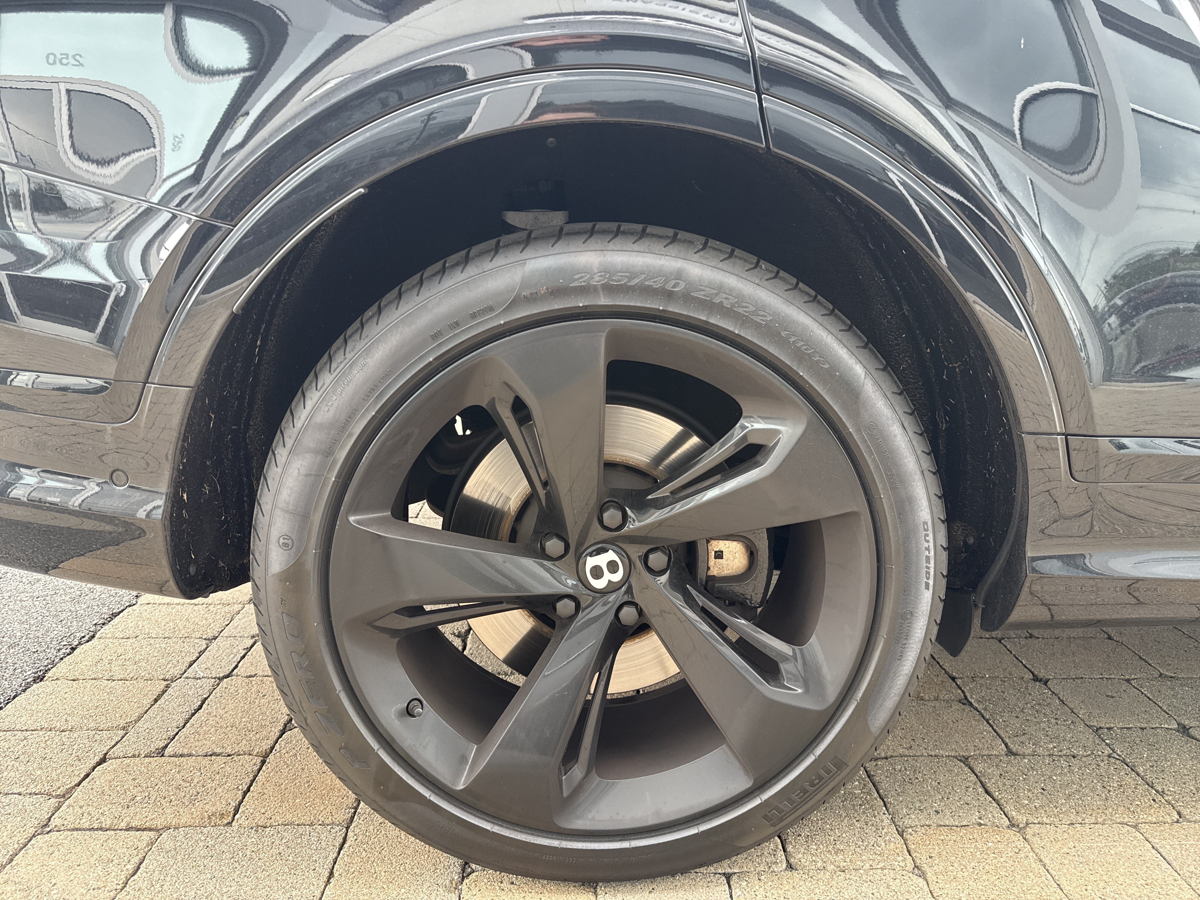 Used 2023 Bentley Bentayga AWD/4WD image 31