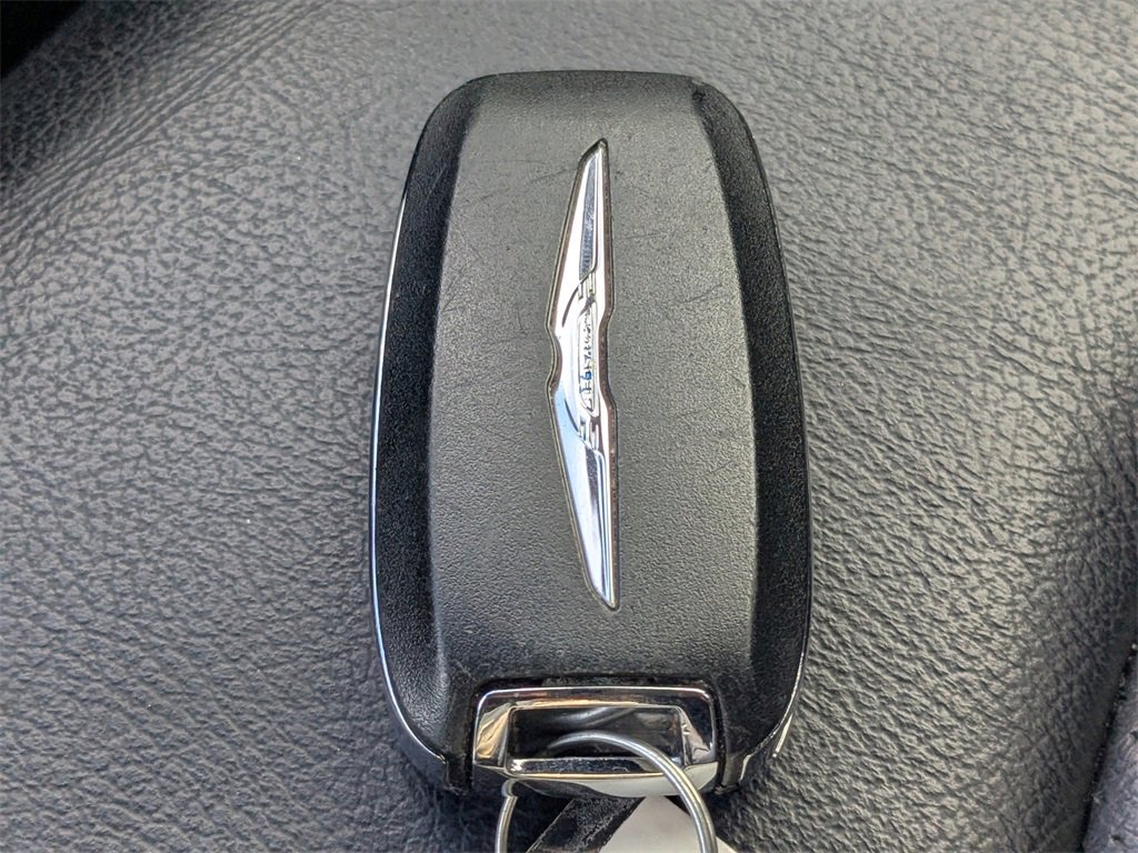 Used 2020 Chrysler Pacifica Touring-L Plus image 33