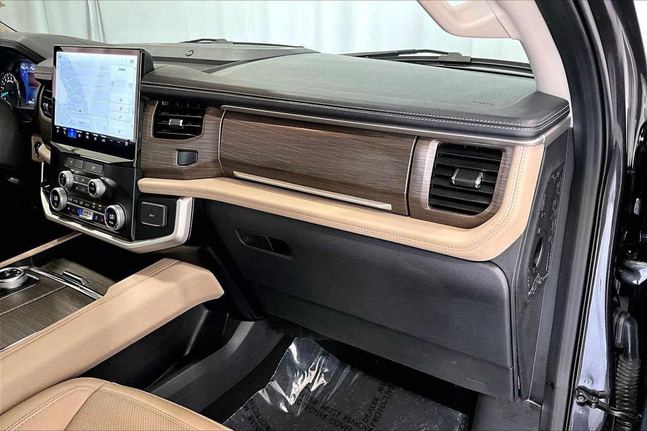 Used 2024 Ford Expedition Limited image 16