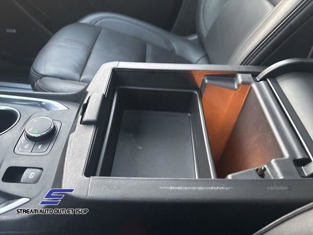 Used 2022 Chevrolet Traverse RS image 40