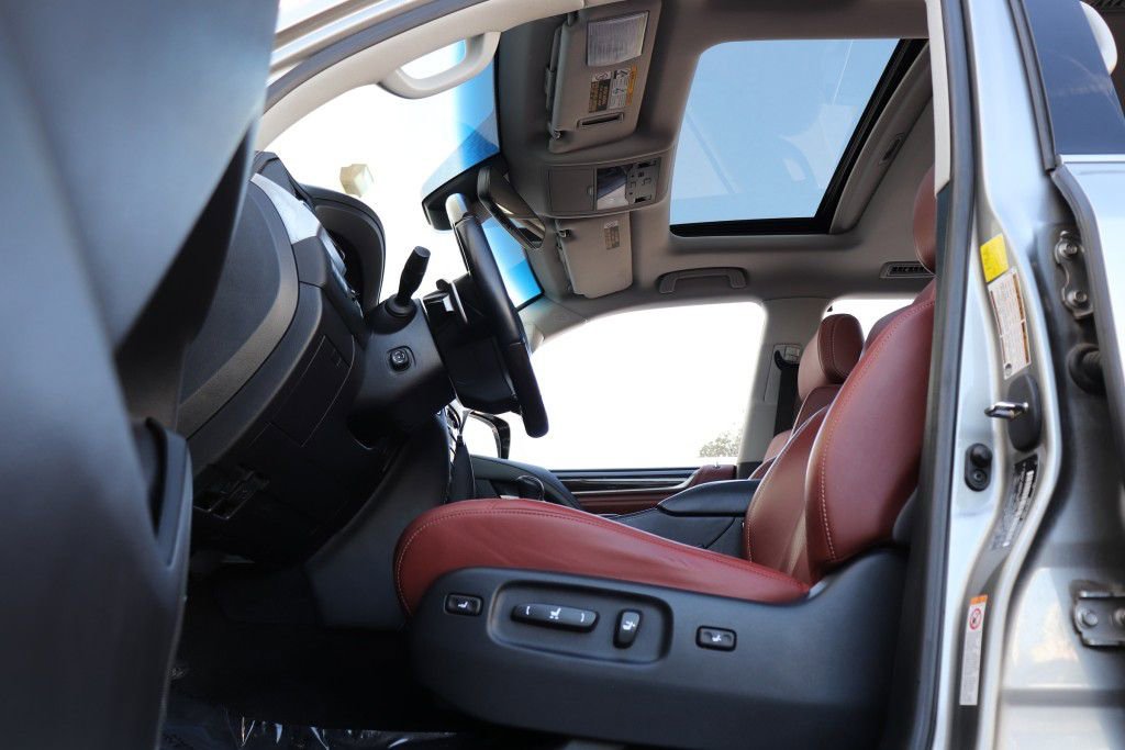 Used 2019 Lexus LX 570 4WD w/ Luxury Package image 40