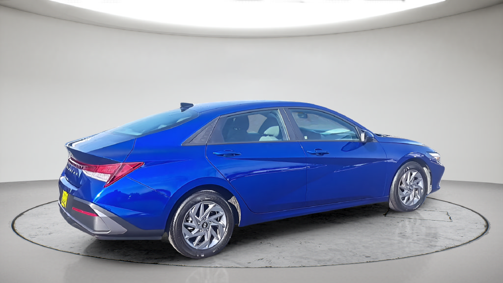 Used 2024 Hyundai Elantra SEL FWD image 6