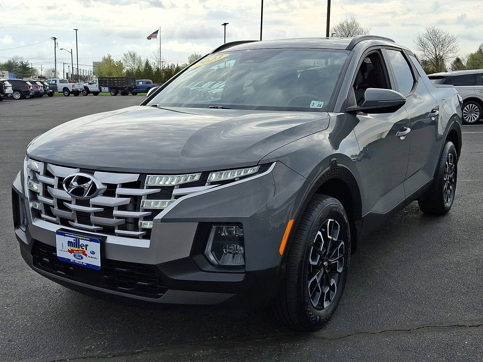 Used 2023 Hyundai Santa Cruz SEL Premium image 3
