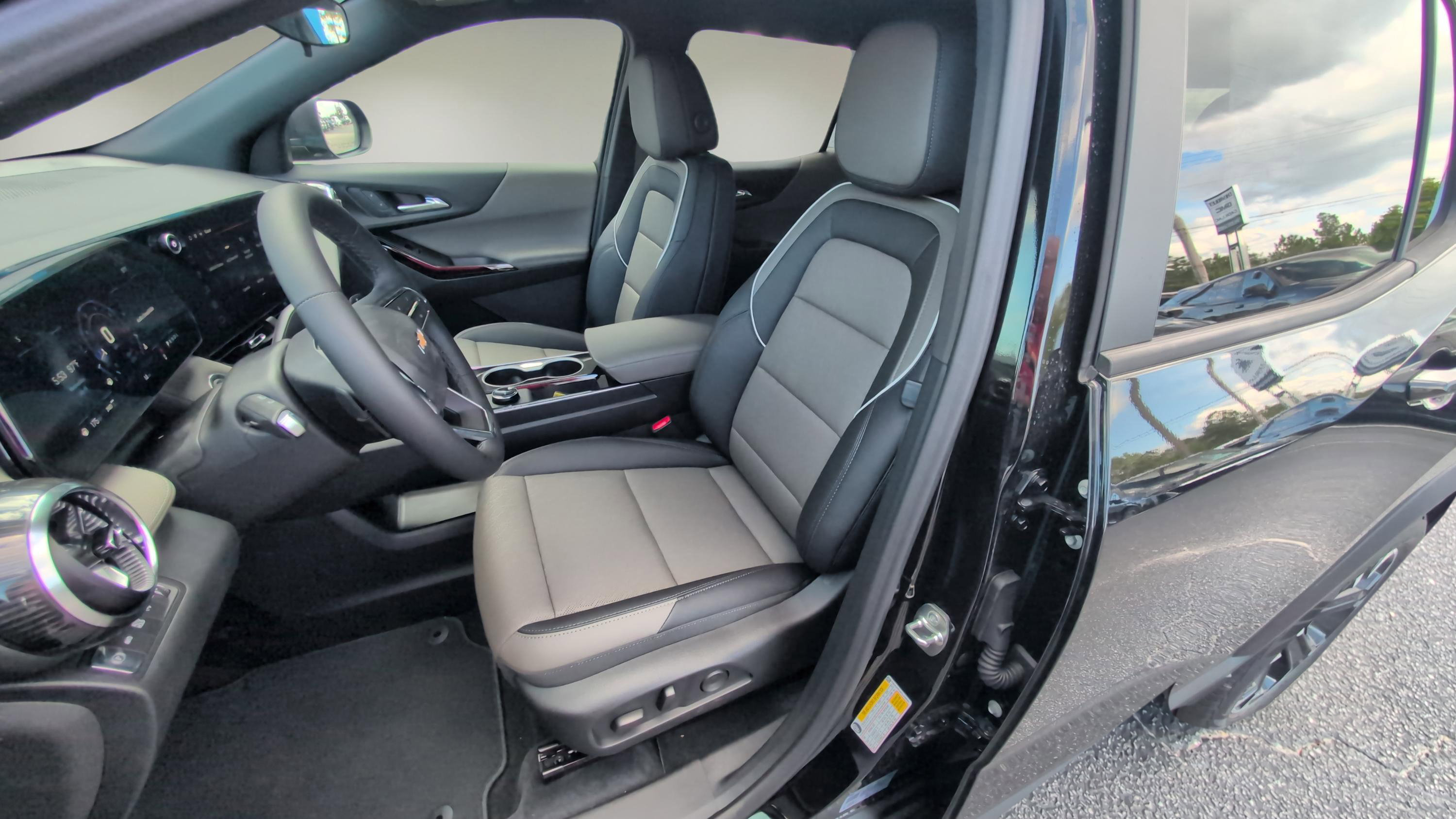 New 2026 Chevrolet Equinox LT w/ Convenience Package II image 18