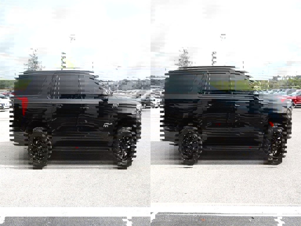 Certified 2023 GMC Yukon XL AT4 image 4