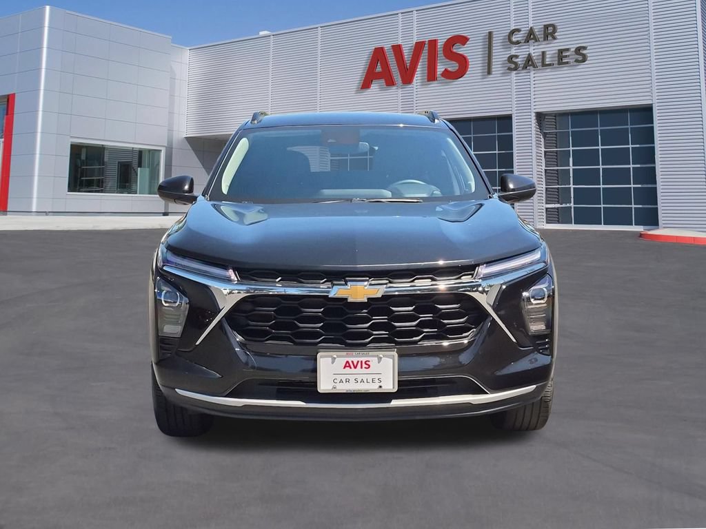 Used 2025 Chevrolet Trax LT w/ LT Convenience Package FWD image 2