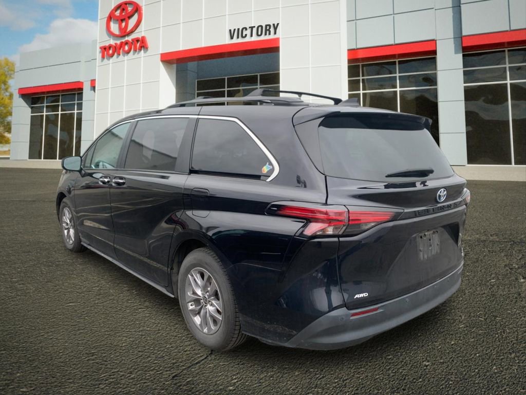 Used 2022 Toyota Sienna XLE w/ XLE Plus Package image 2