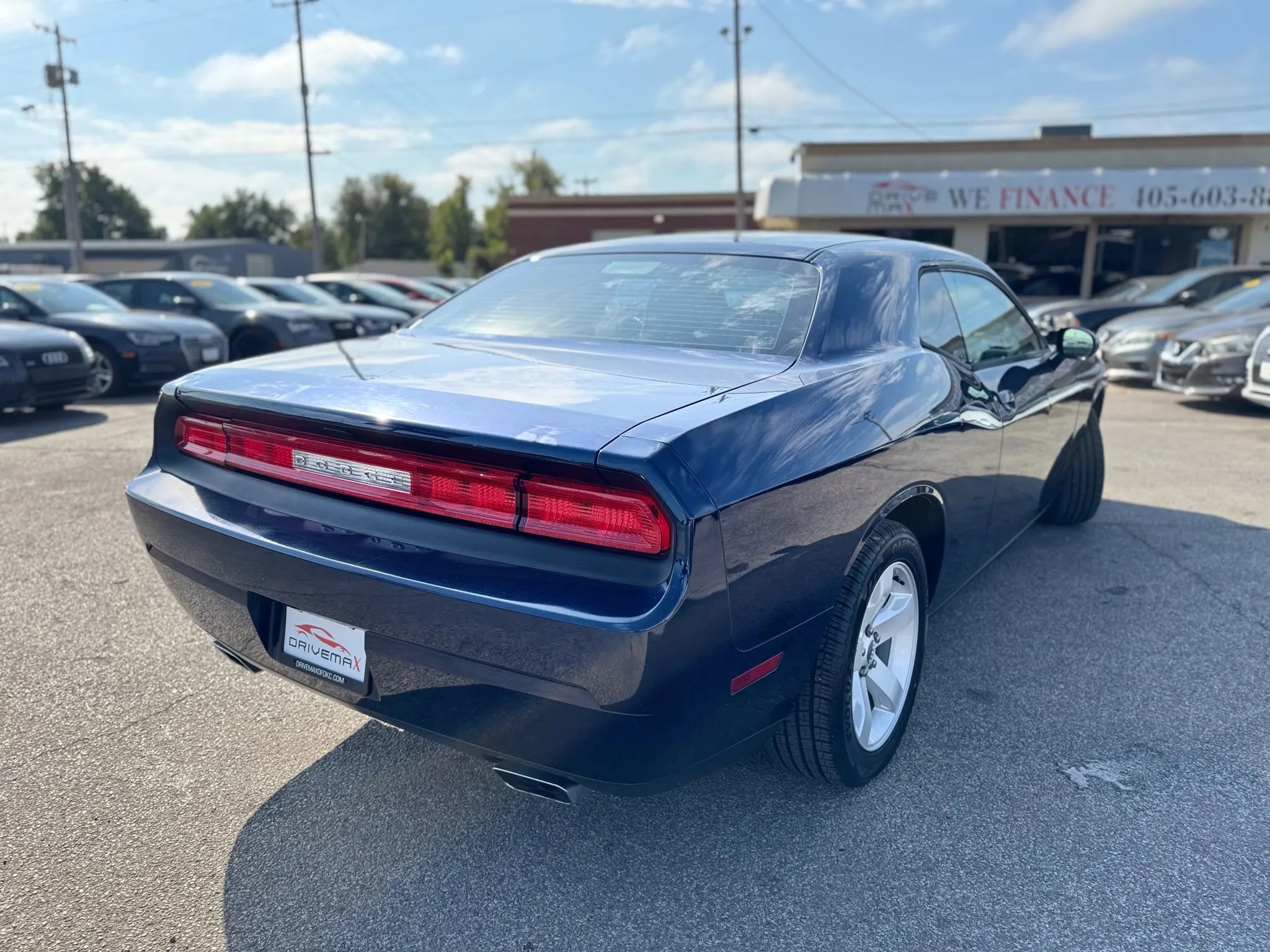 Used 2014 Dodge Challenger SXT RWD image 8