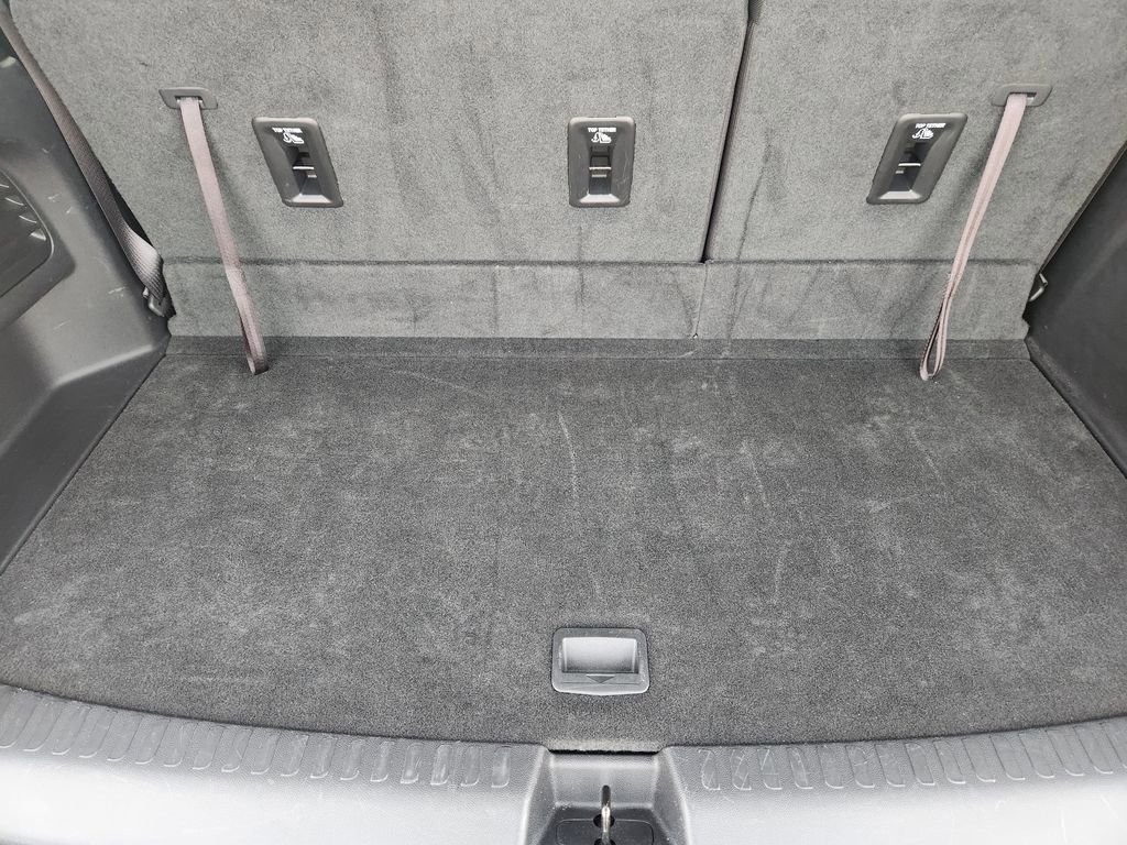 Used 2025 Chevrolet Traverse LT image 32