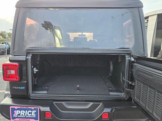 Used 2022 Jeep Wrangler Unlimited Rubicon 4xe image 6