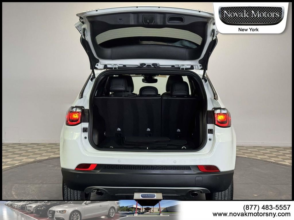 Used 2023 Jeep Compass Limited w/ Sun and Sound Group image 5