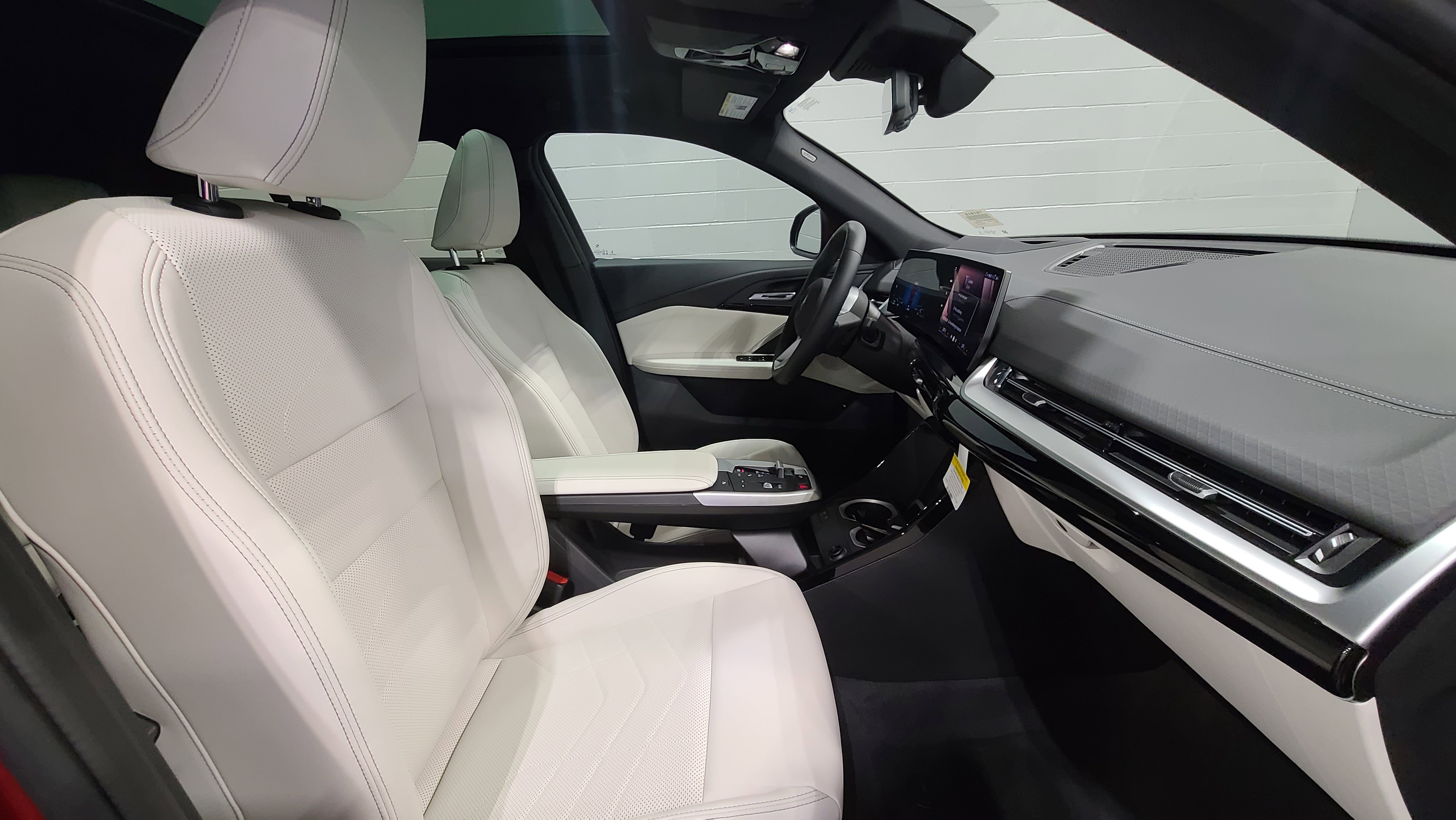 Used 2026 BMW X2 xDrive28i w/ Technology Package AWD/4WD image 24