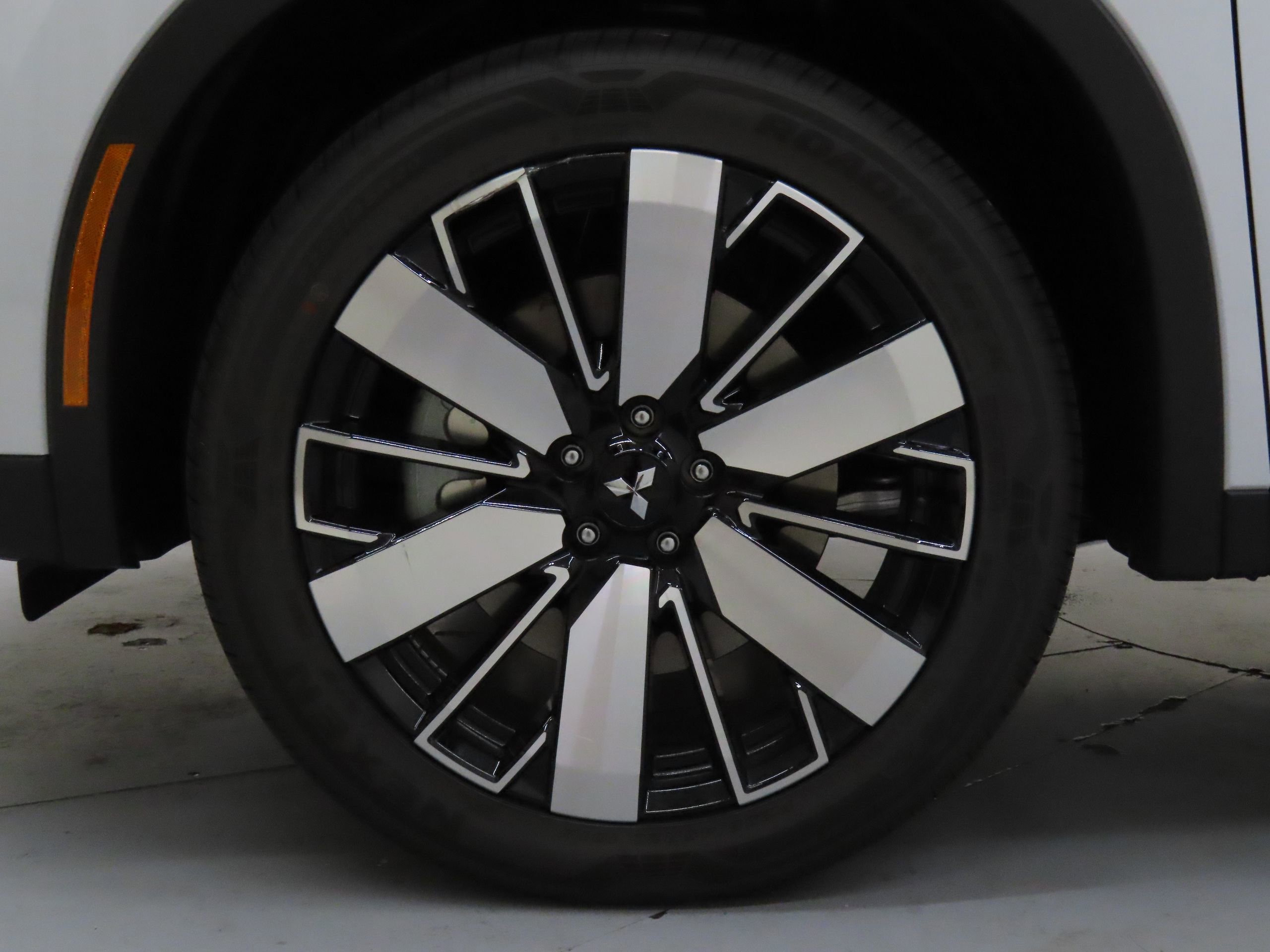 New 2025 Mitsubishi Outlander SE image 26