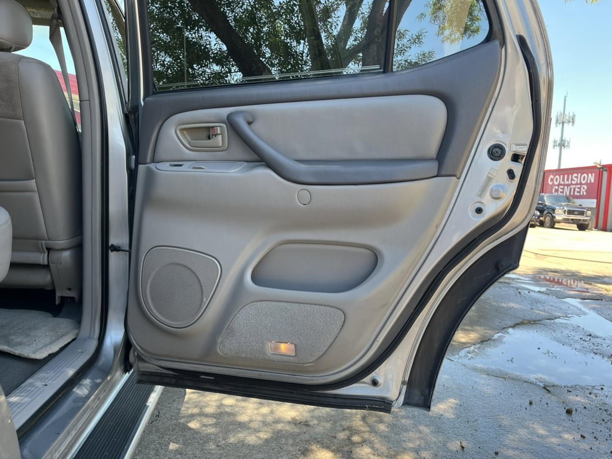 Used 2002 Toyota Sequoia SR5 RWD image 24