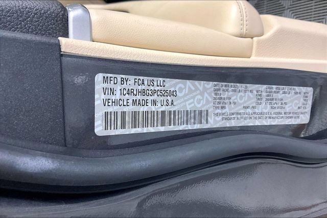 Used 2023 Jeep Grand Cherokee Limited AWD/4WD image 18