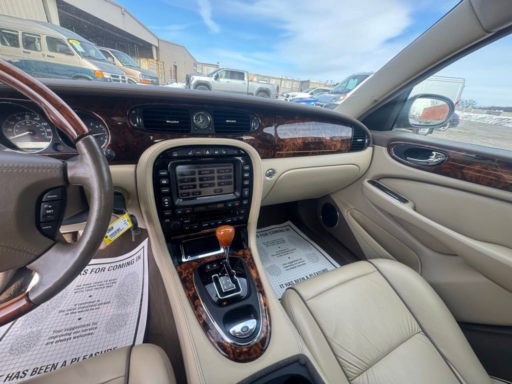 Used 2005 Jaguar XJ8 image 33