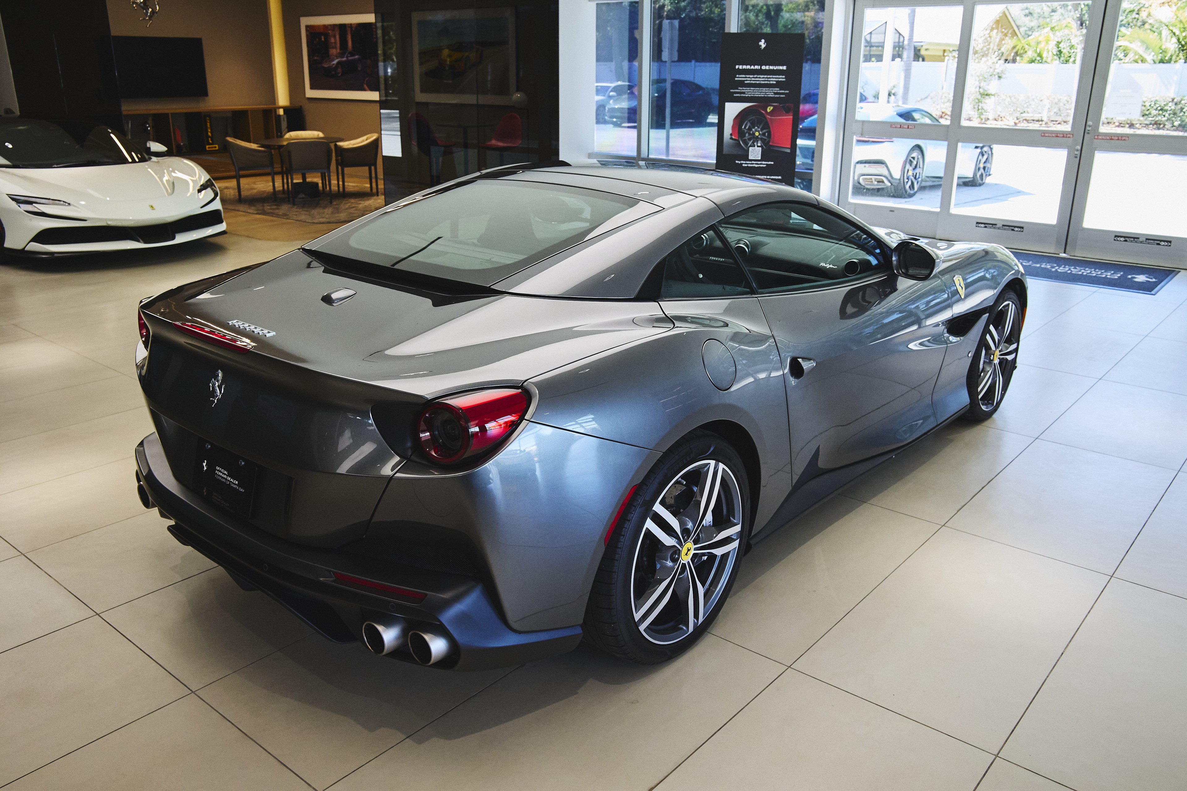 Used 2019 Ferrari Portofino RWD image 55