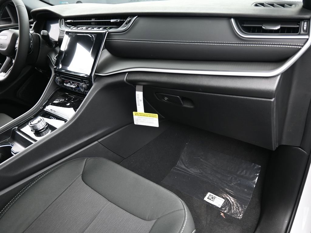 New 2025 Jeep Grand Cherokee Laredo RWD image 43